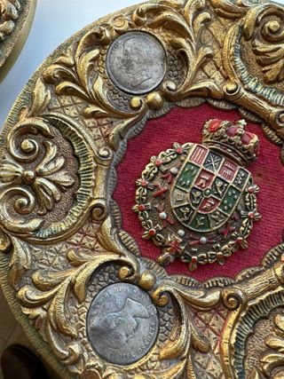 Antiguos platos Alfonsinos con escudo de España