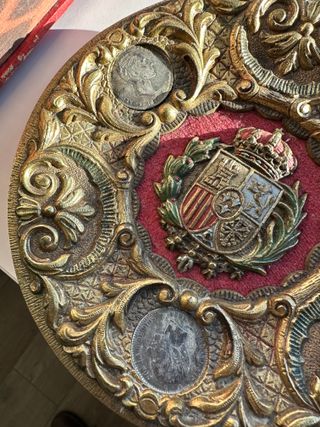 Antiguos platos Alfonsinos con escudo de España