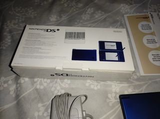 Consola Nintendo DSi con juego 