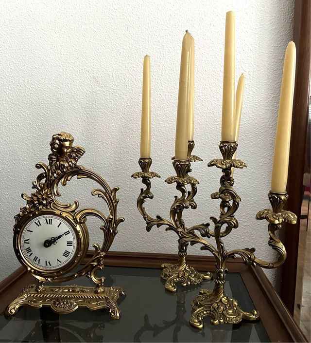 Candelabros y reloj