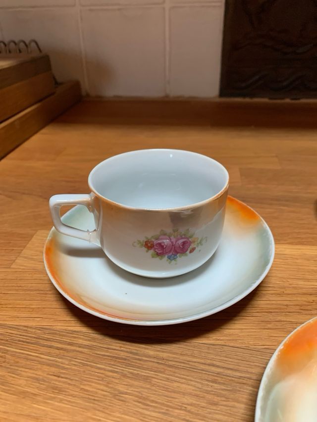 Cuatro tácitas de café