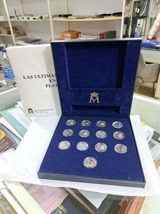 Arras compuestas de monedas de 50 pts de plata.