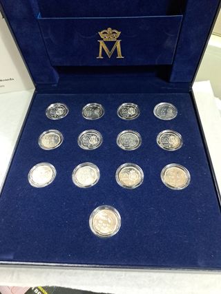 Arras compuestas de monedas de 50 pts de plata.