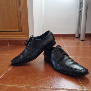 Zapatos de traje de cuero negro