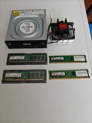 Lote de piezas para PC de sobremesa.