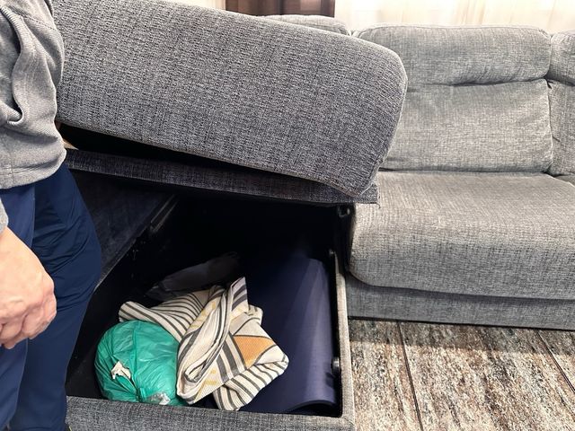 Sofa chaiselonge de tres plazas y sillon relax