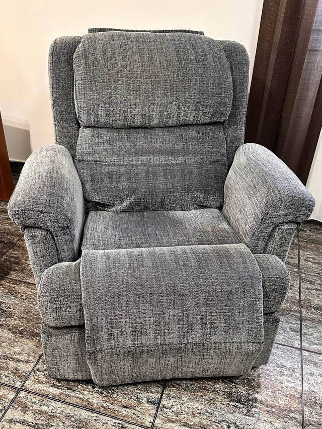 Sofa chaiselonge de tres plazas y sillon relax