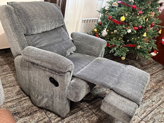 Sofa chaiselonge de tres plazas y sillon relax