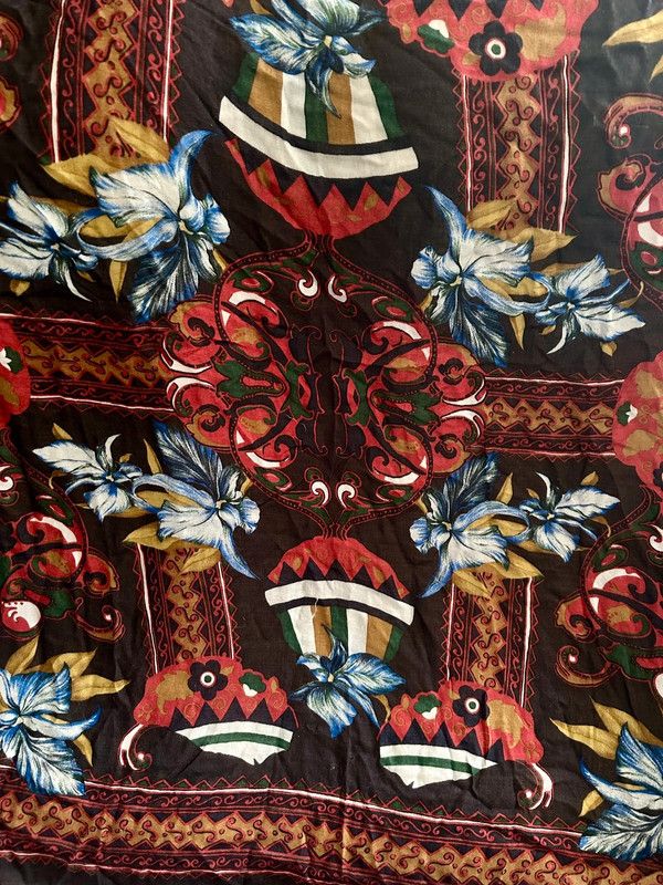 Foulard in poliestere fantasia floreale 135x135 cm