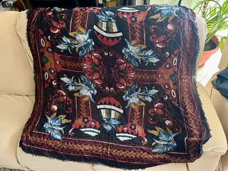 Foulard in poliestere fantasia floreale 135x135 cm