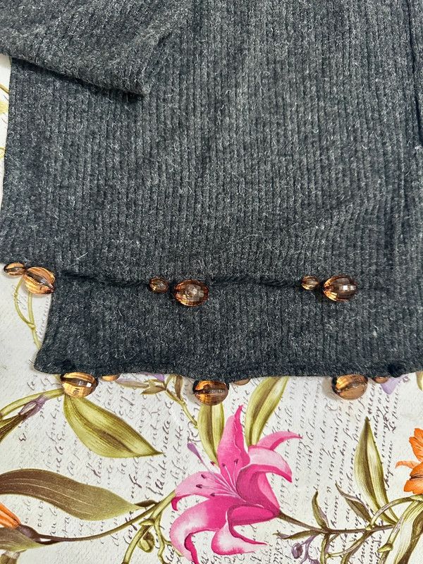 Sciarpa lanetta antracite con pietre effetto ambra