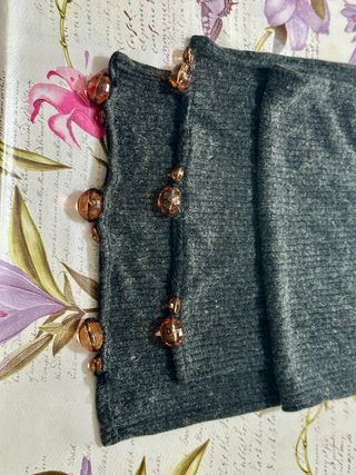 Sciarpa lanetta antracite con pietre effetto ambra