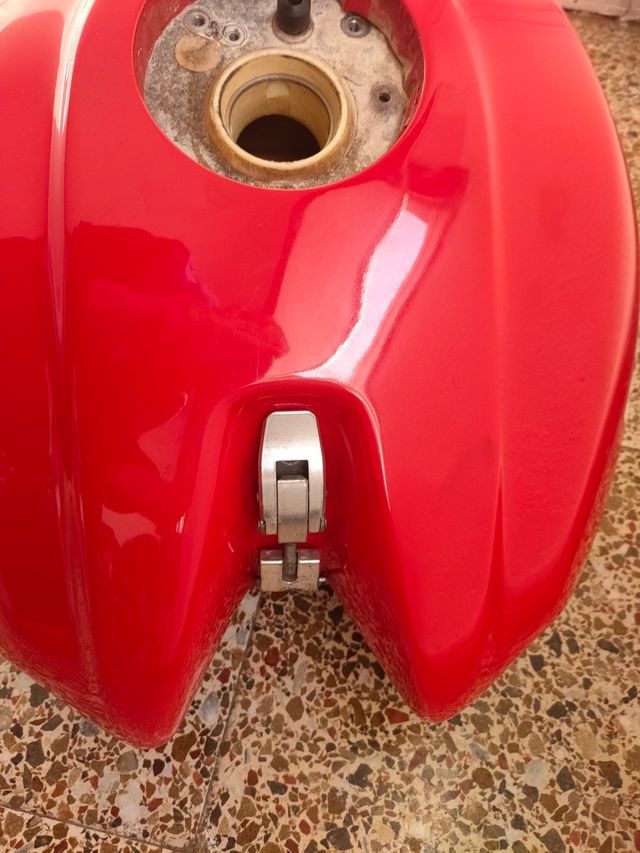 Depósito Ducati Monster 695