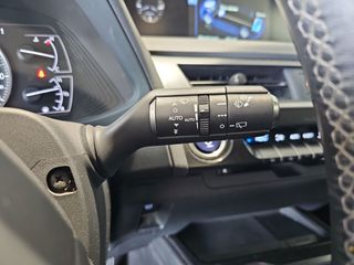 Lexus UX 2.0 250h Business