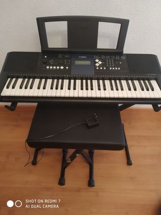 Piano yamaha E333