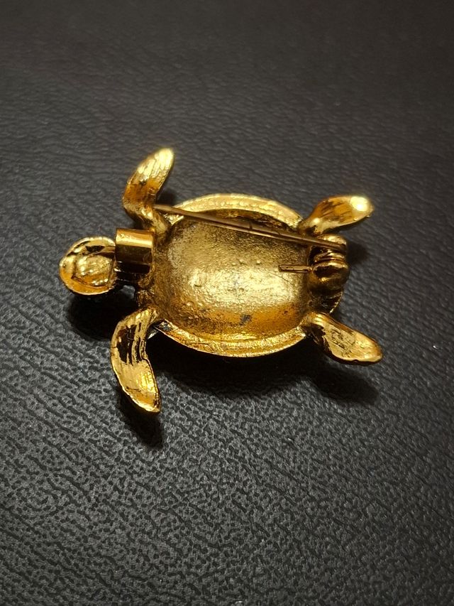 Spilla in metallo. Tartaruga