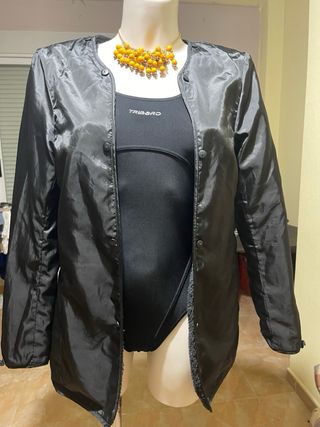 Impermeble negro talla M IKKS