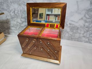 Joyero peruano en madera