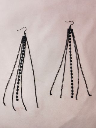 Pendientes negros colgantes