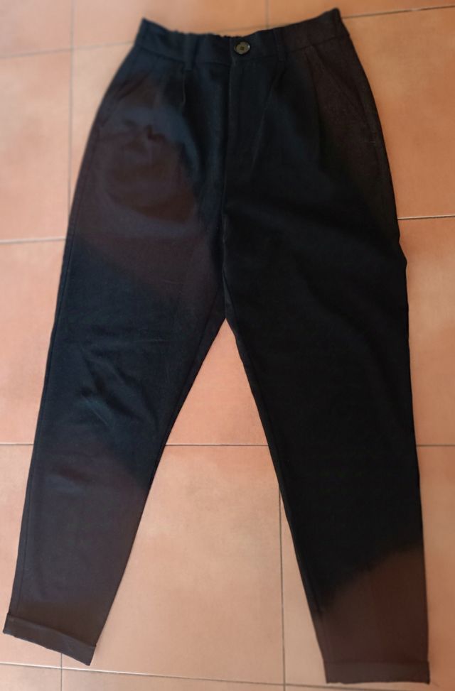 PANTALON NEGRO DE CHICA CON PLIEGUES