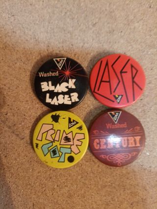 Lote chapas alfiler pin clásicas LOIS 1990