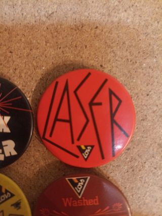 Lote chapas alfiler pin clásicas LOIS 1990
