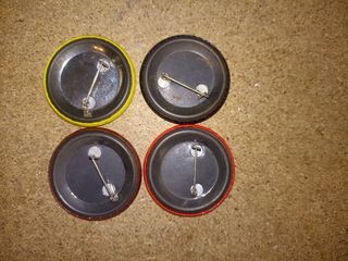 Lote chapas alfiler pin clásicas LOIS 1990