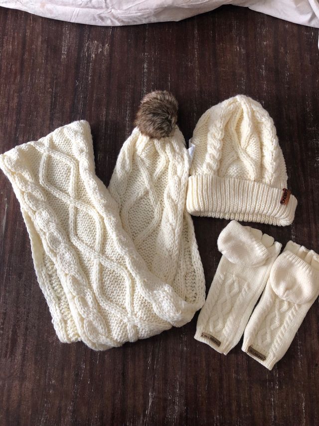Billabong Winter Acrylic Set : hat scarf glove