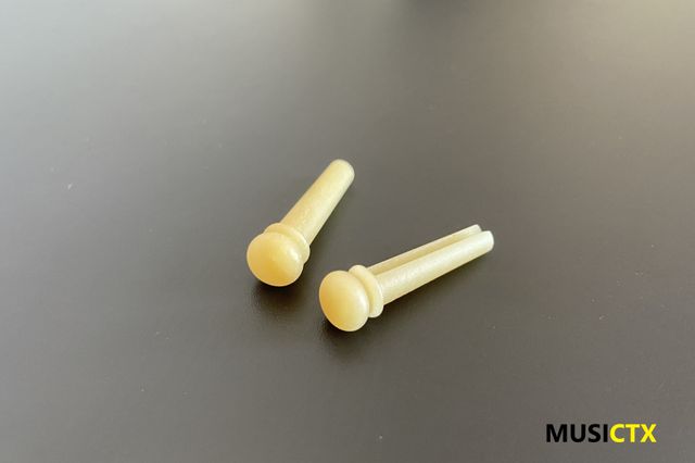 Pins em osso para guitarra folk