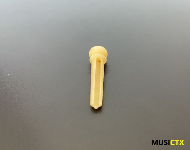 Pins em osso para guitarra folk