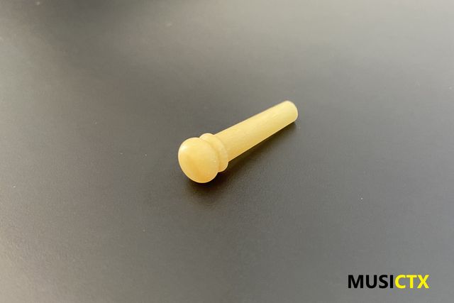 Pins em osso para guitarra folk