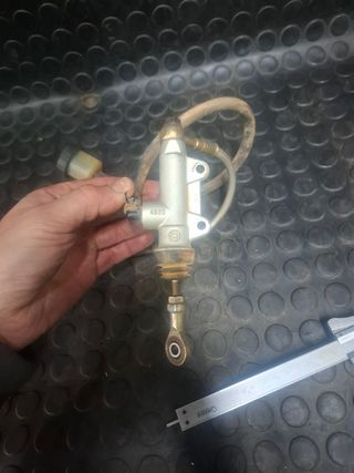 Pinza latiguillo bomba ktm excf 450 03