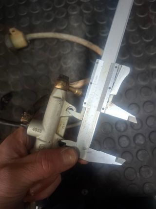 Pinza latiguillo bomba ktm excf 450 03