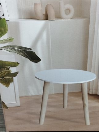 Mesa auxiliar de madera bicolor