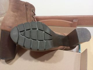 Stivaletti marrone. Primark