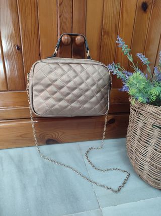Bolso dorado acolchado mujer