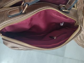 Bolso dorado acolchado mujer