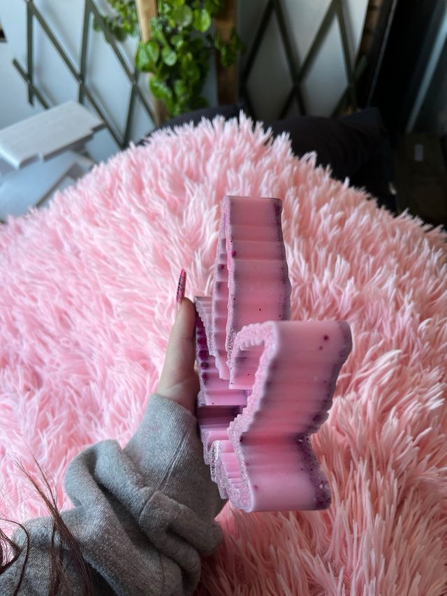 Joyero rosa hecho a mano cera.