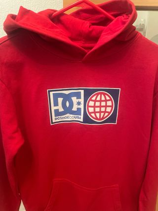 Sudadera roja de moda