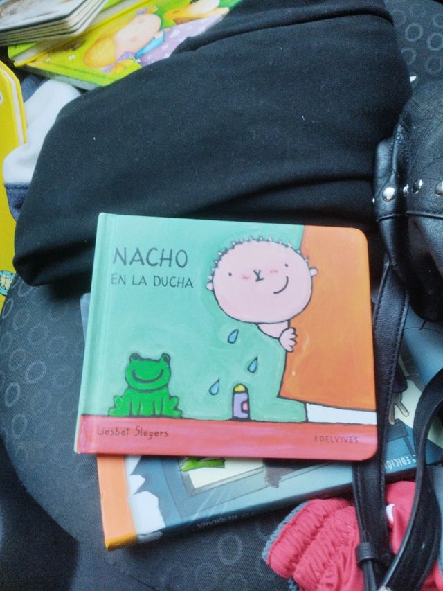 Nacho en la ducha (Spanish Edition)