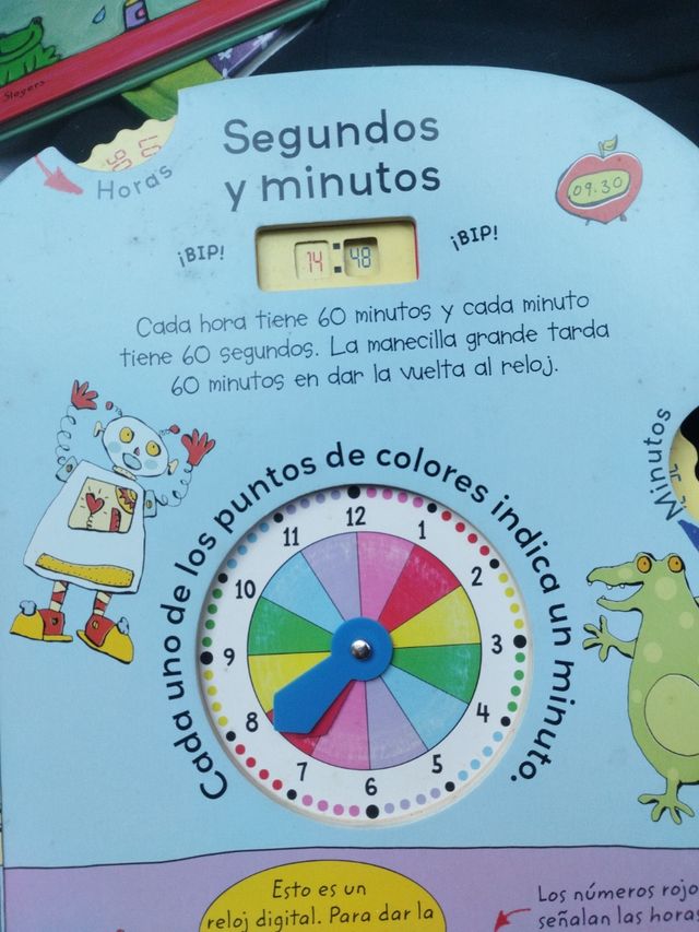 ¿Qué hora es?: Juega y aprende con Croc y Bot (Juega Y Aprende Con Croc and Bot / Play and Learn With Croc and Bot) (Spanish Edition)