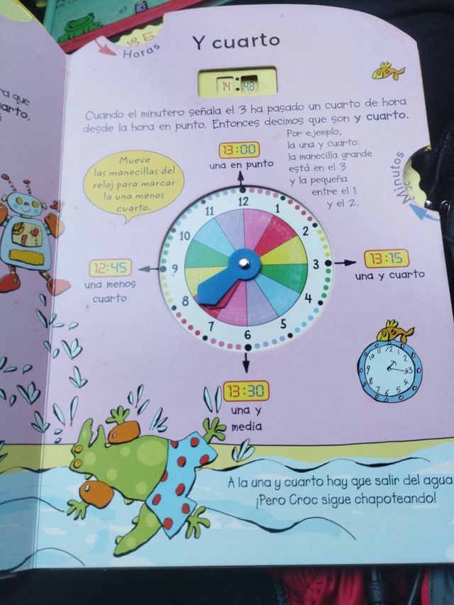 ¿Qué hora es?: Juega y aprende con Croc y Bot (Juega Y Aprende Con Croc and Bot / Play and Learn With Croc and Bot) (Spanish Edition)