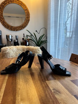 Sandalias negras de charol Gloria Ortiz 37