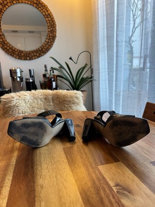 Sandalias negras de charol Gloria Ortiz 37