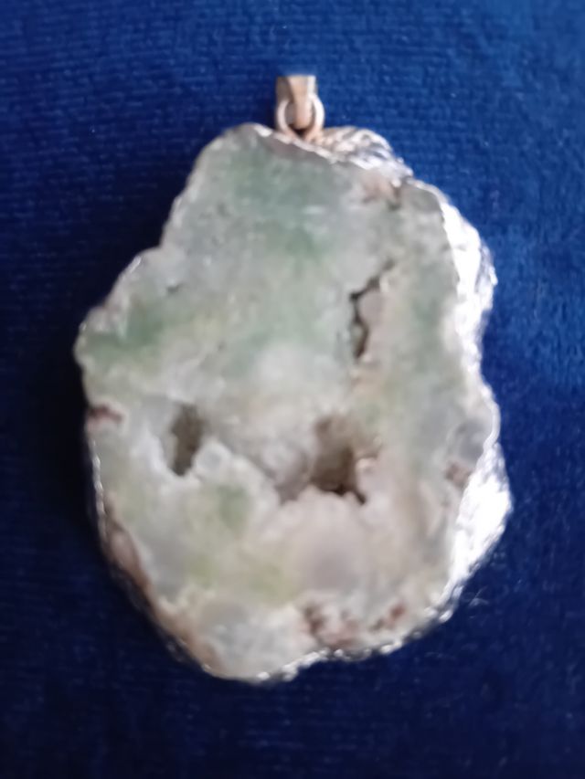 Colgante de piedra y plata