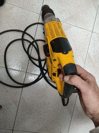 MARTILLO PERCUTOR DEWALT D25600K-QS