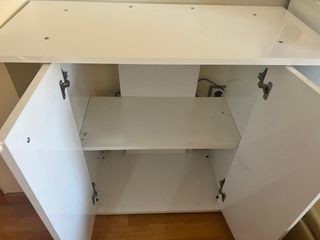 Pecera grande blanca.