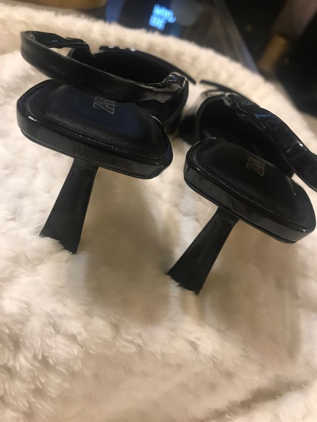 Zapatos charol negros Zara. 36