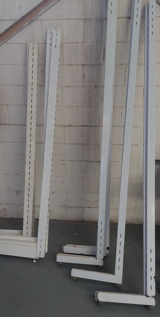 Balda metálica para estanterías