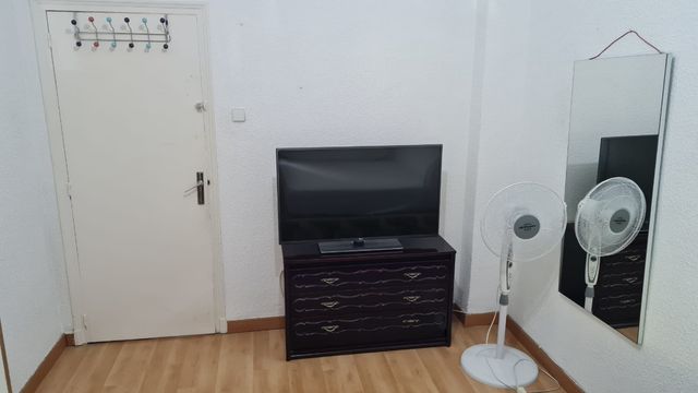 Alquiler de habitación en piso comp